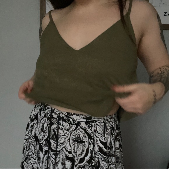 FOREVER 21 CAMI TANK TOP SIZE S ARMY GREEN - Picture 3 of 5